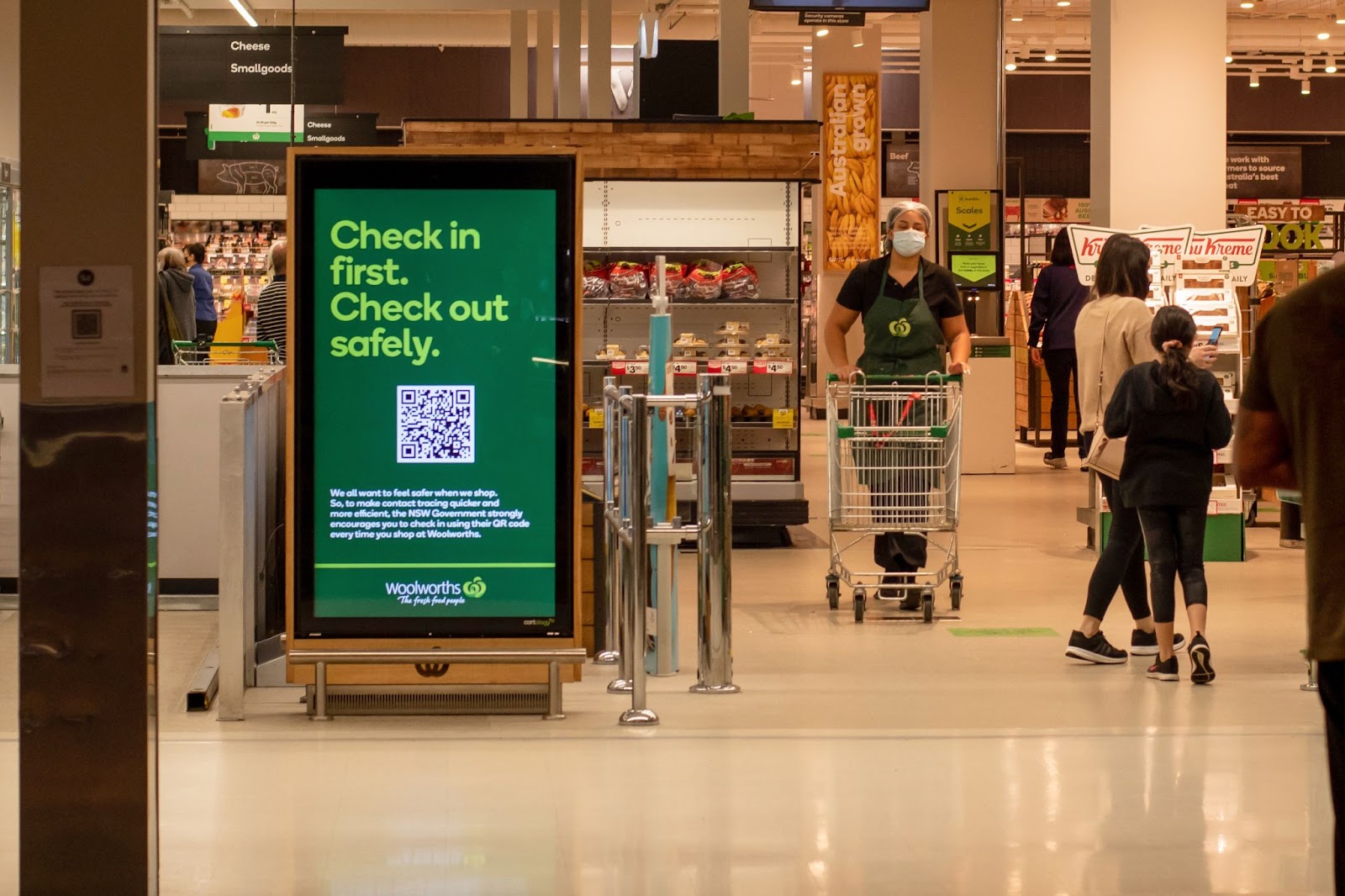 4 Digital Signage Industry Trends Every Store Planner Needs to Know