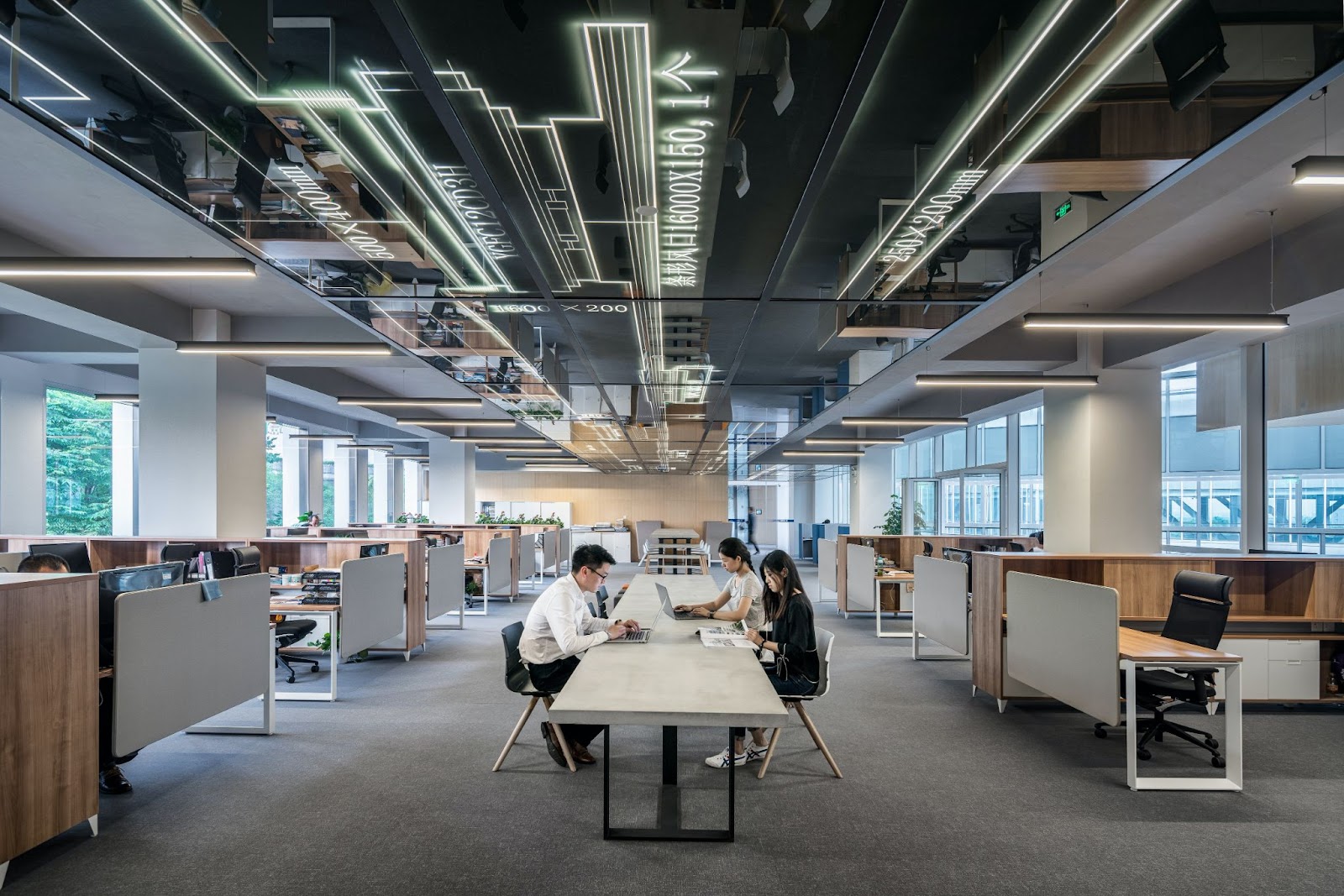 How Smart Office Buildings Help Modern Knowledge Workers Succeed